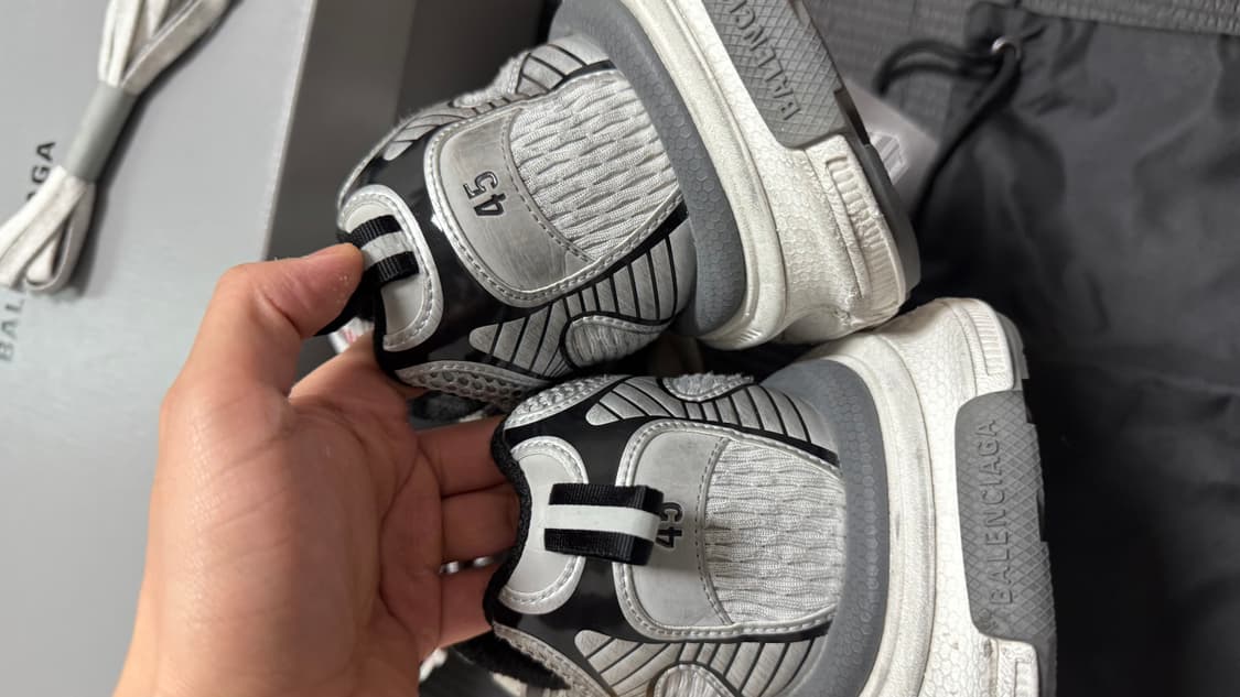 발렌시아가 3XL 그레이화이트레드 45size 상품이미지3