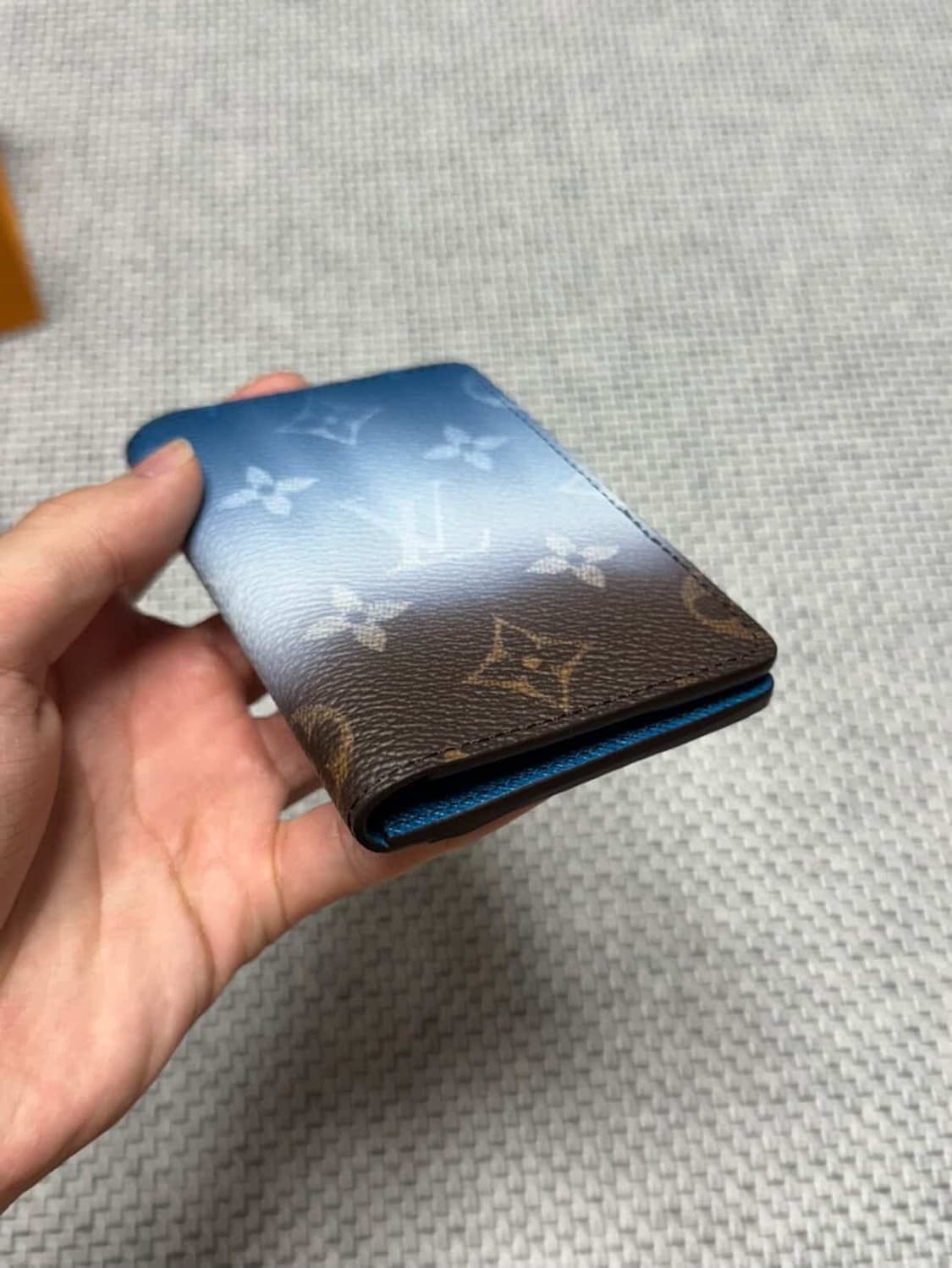 루이비통 모노그램 피그먼트 오거나이저 지갑 상품이미지2