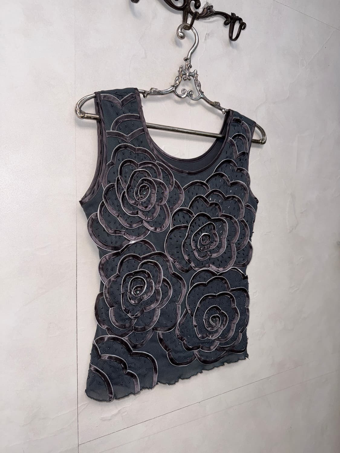 Charcoal satin rose mesh beads 슬리브리스 상품이미지3