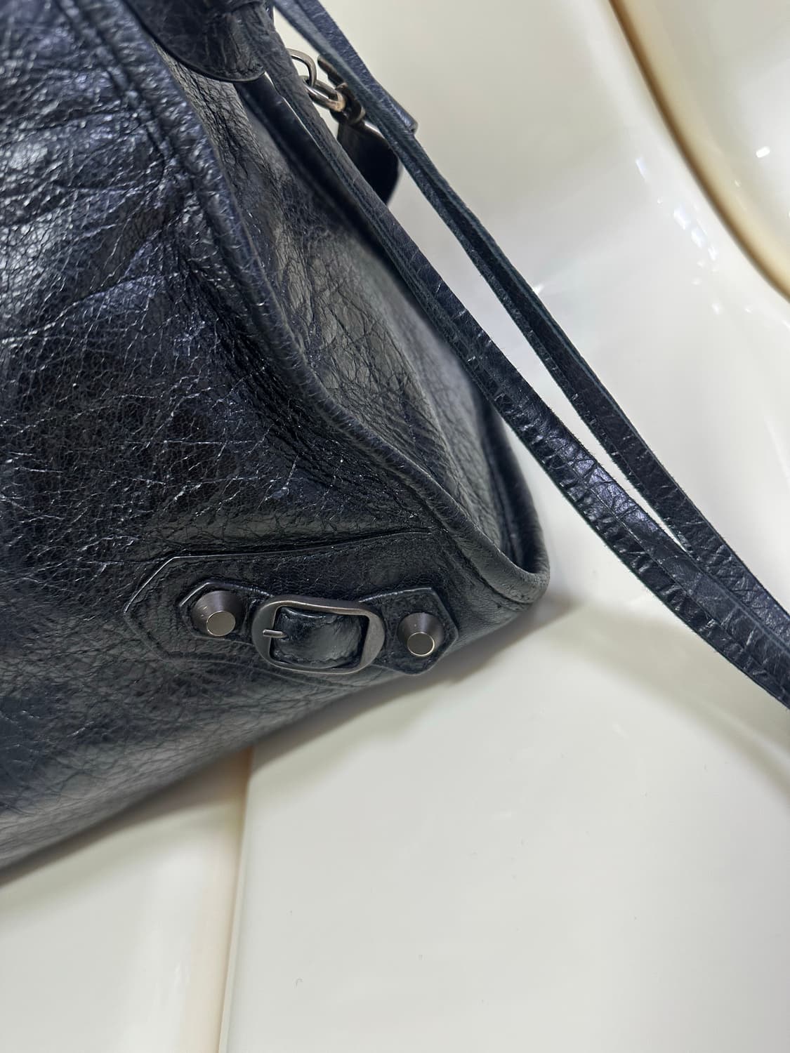 [A+ 정품] 발렌시아가 시티 모터백 미디움 블랙 상품이미지5