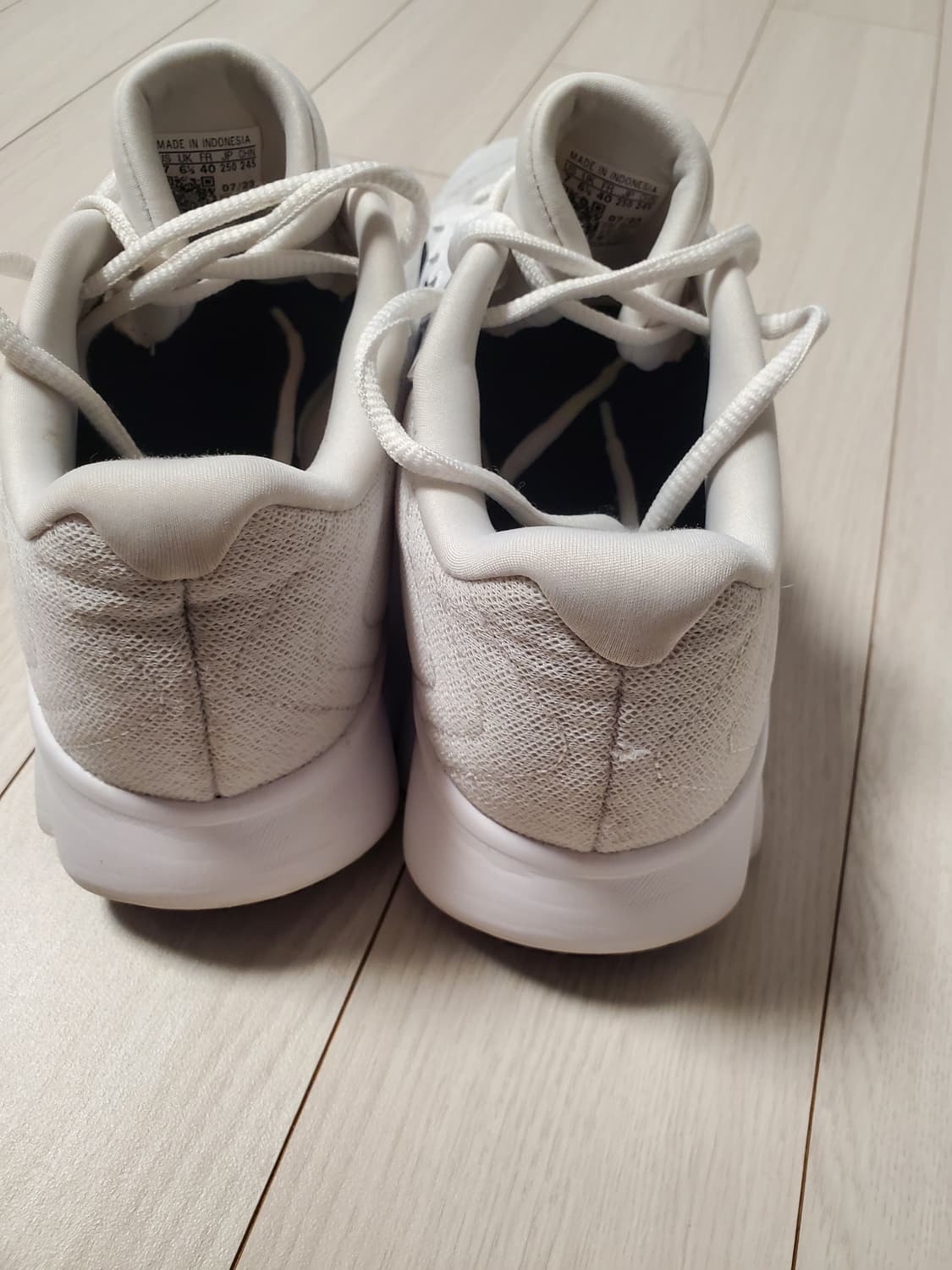 아디다스 운동화 스위치 무브 U 화이트 러닝화 ID5252 사이즈250
 상품이미지4