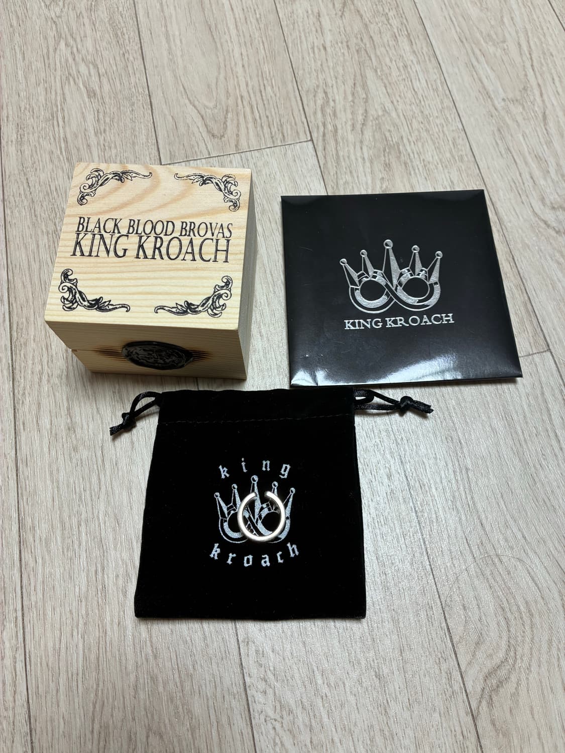 [새상품 풀박스] 킹크로치 블랙 크로스 티 반지 M사이즈 상품이미지1