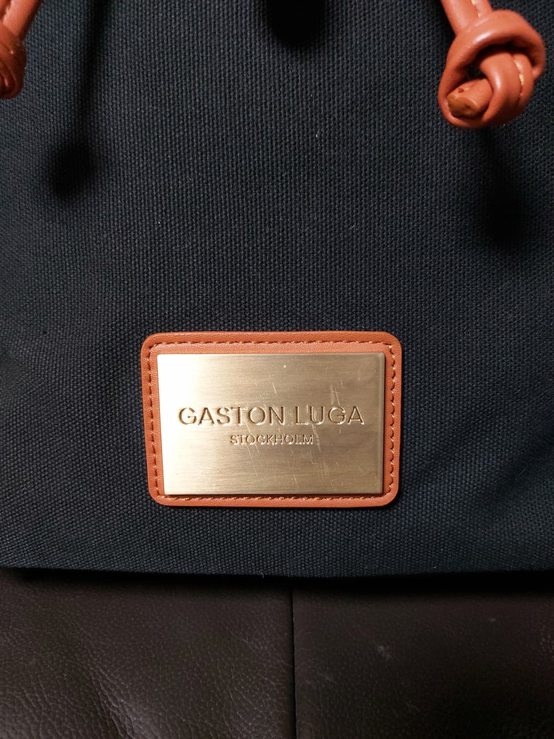 가스톤루가 블랙 캔버스 백팩

 상품이미지8