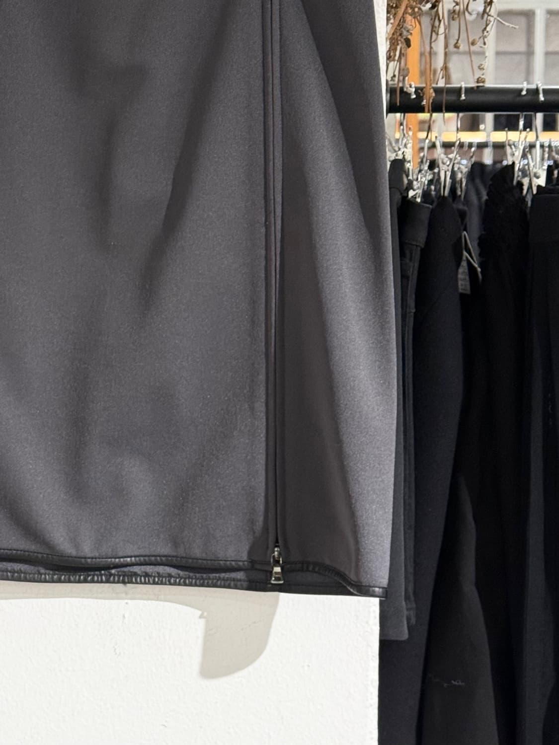 프라다 그레이 사이드 지퍼 미디 스커트 상품이미지5