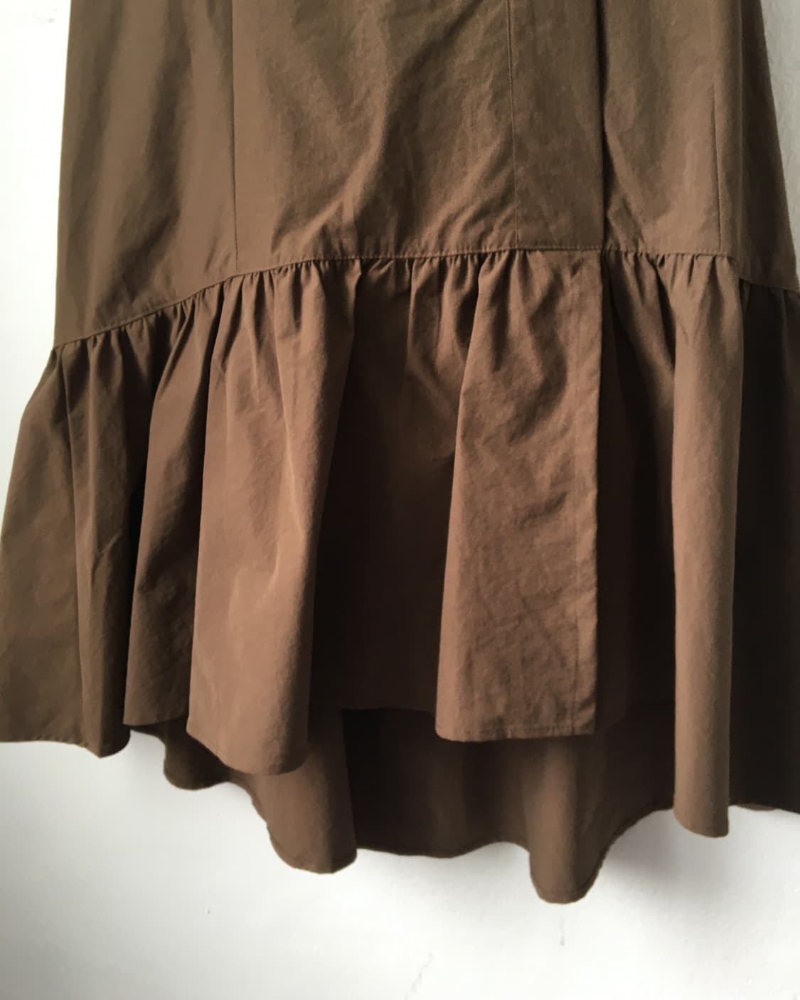 Unbalanced glossy skirt 상품이미지2