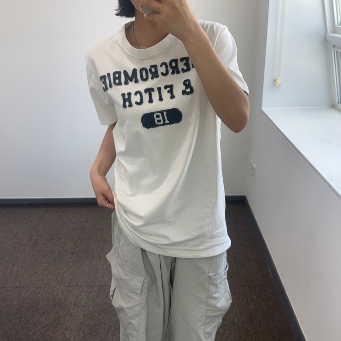 Abercrombie 아베크롬비 스펠아웃로고 아이보리 반팔  상품이미지1