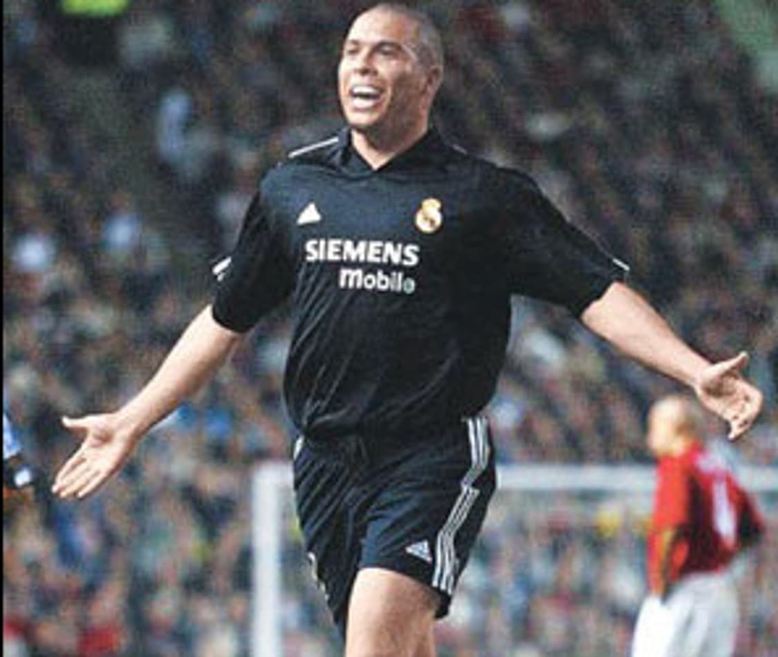 02-03 레알 마드리드 어웨이 No.11 호나우두 상품이미지10