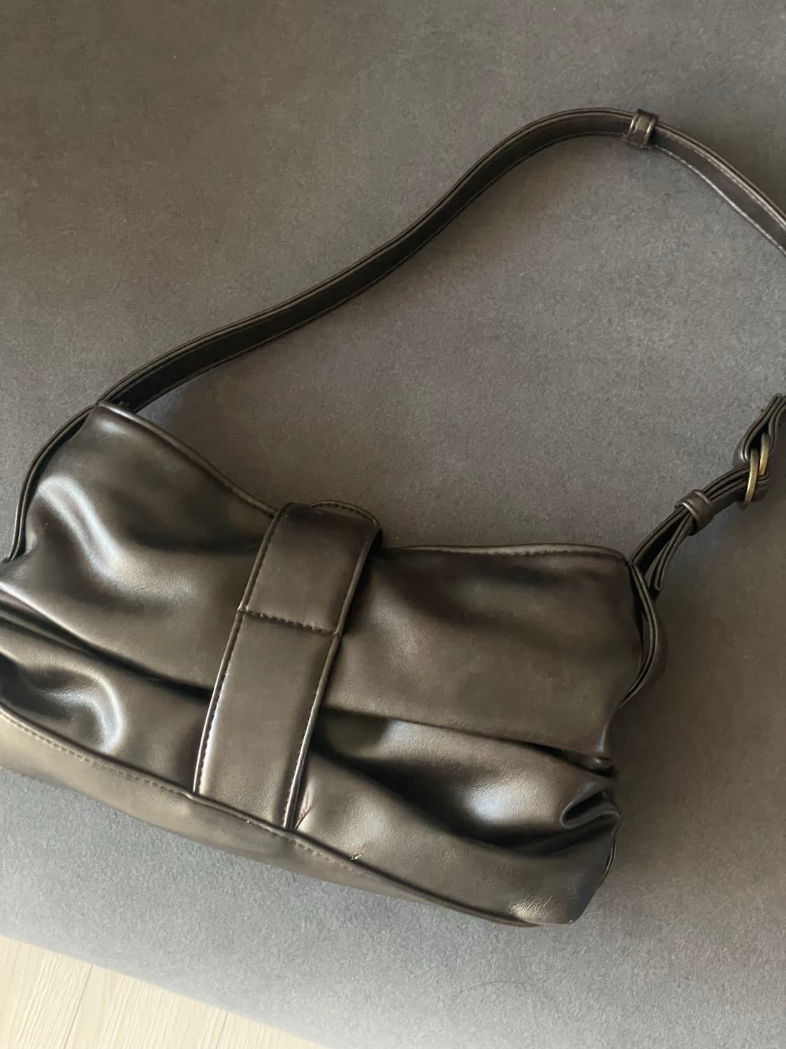 자라 브라운 레더 셔링 버클 숄더백 상품이미지3