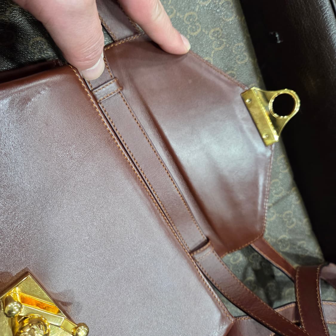 페라가모 미듐 크로스백 상품이미지7