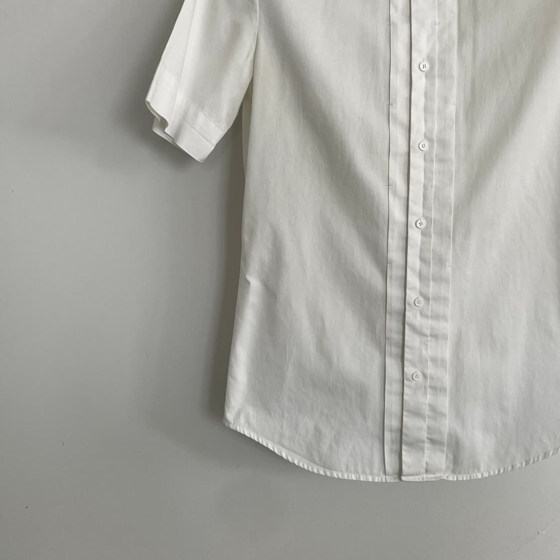 우영미 S,09-95 슬림핏 화이트 코튼 반팔 셔츠 상품이미지3