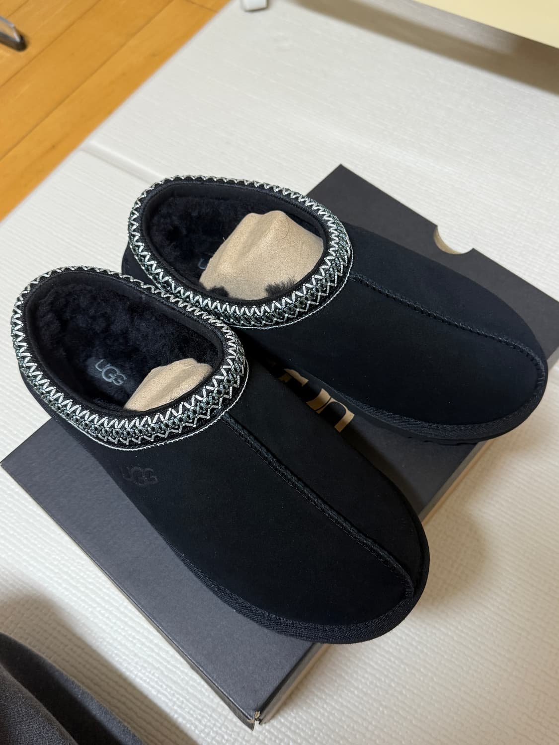 어그 타스만 블랙 ugg 상품이미지2