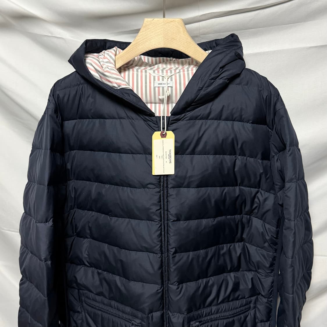 [S+급/3] 톰브라운 후드 경량패딩 네이비 상품이미지2