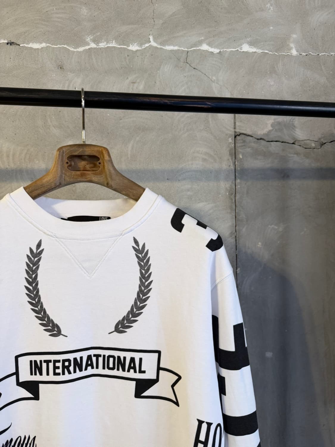 모스키노 그래픽 맨투맨 100 상품이미지4