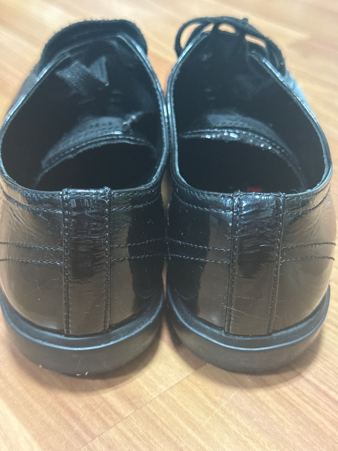 프라다 페이던트 스니커 판매합니다. 상품이미지3