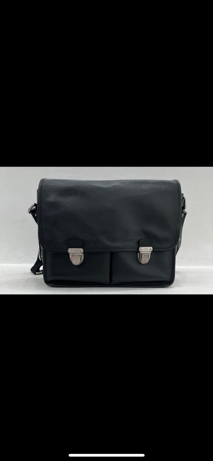 루이비통 타이가 알렉세이 크로스백 블랙 정품 상품이미지1