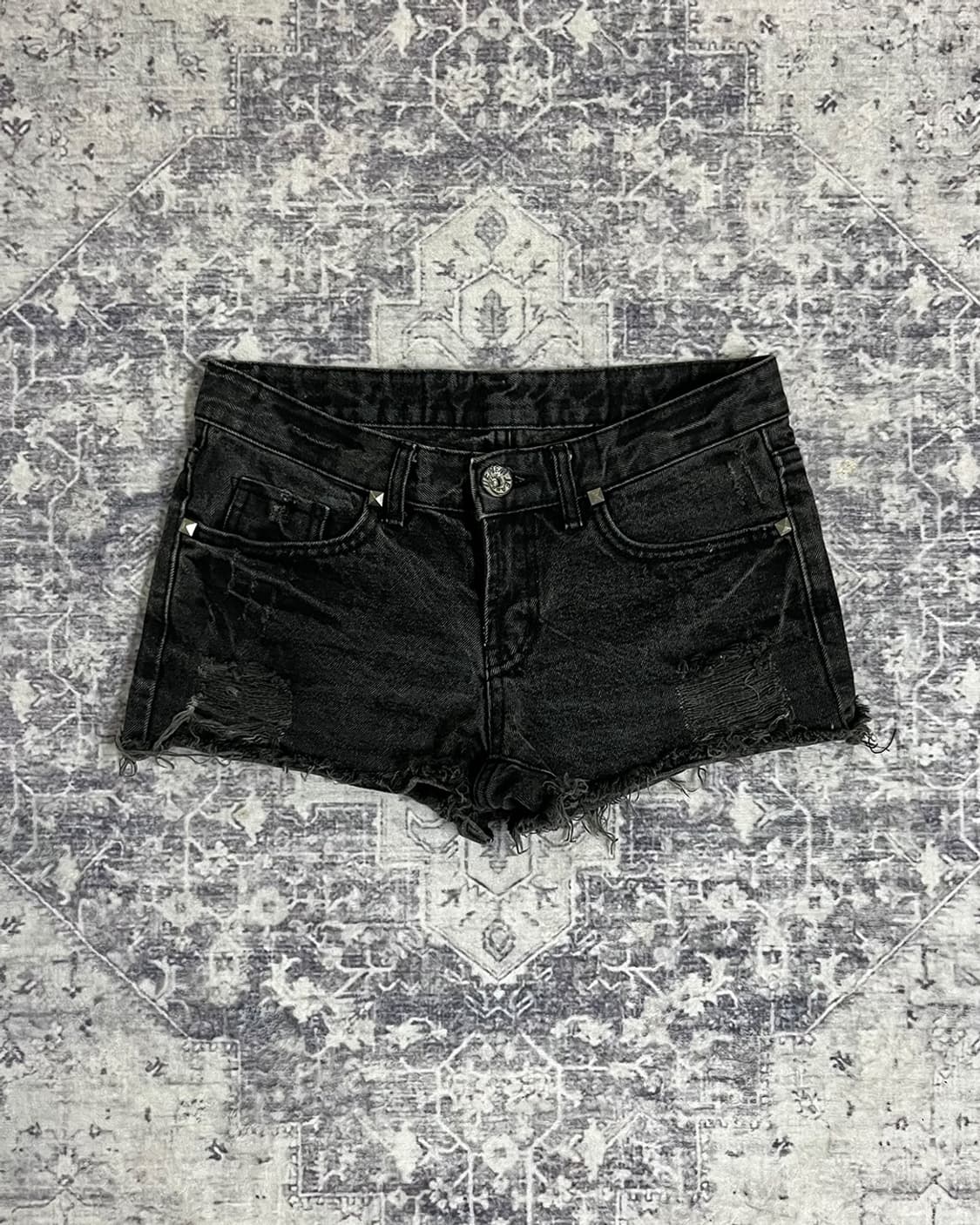 Studded Distressed Black Denim Shorts 상품이미지3