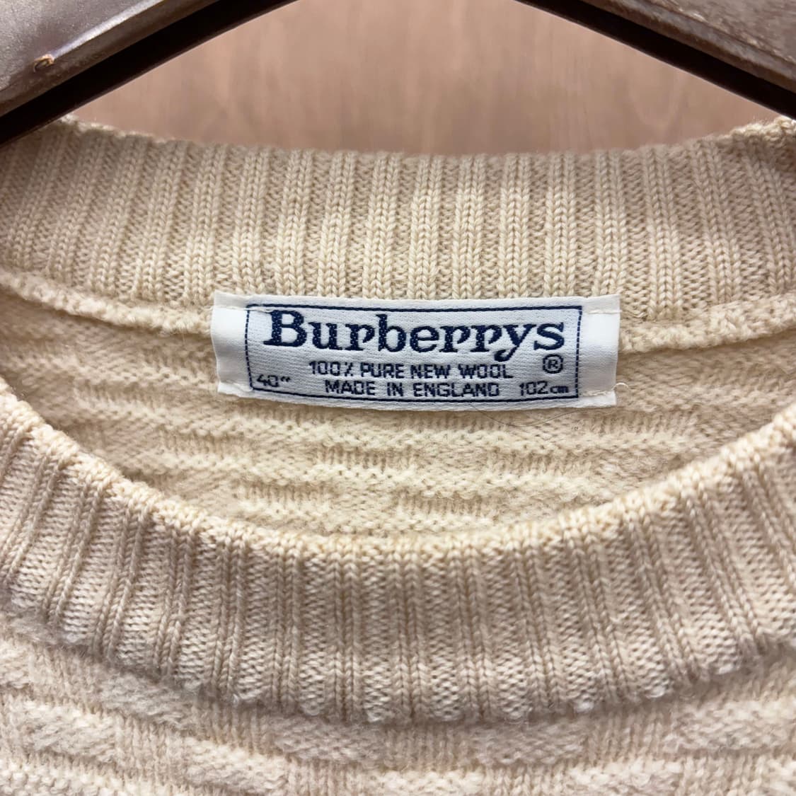 버버리 라운드넥 긴팔 울 니트 입체 텍스처 패턴 로고 자수 디테일 베이지 상품이미지7