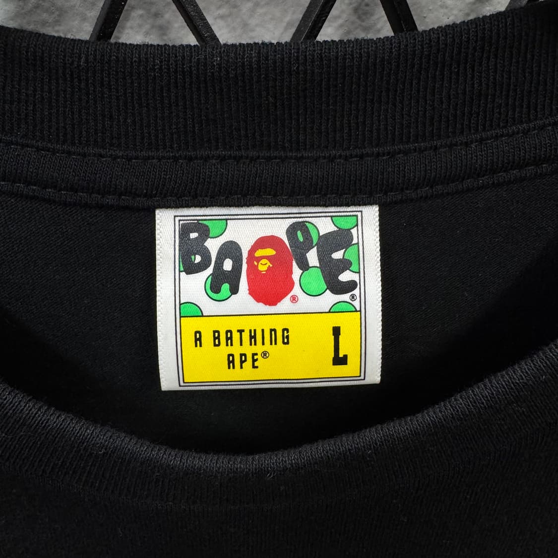 베이프 후쿠오카 반팔 티셔츠 전면 고 에이프 카모 로고 디테일 블랙 상품이미지6