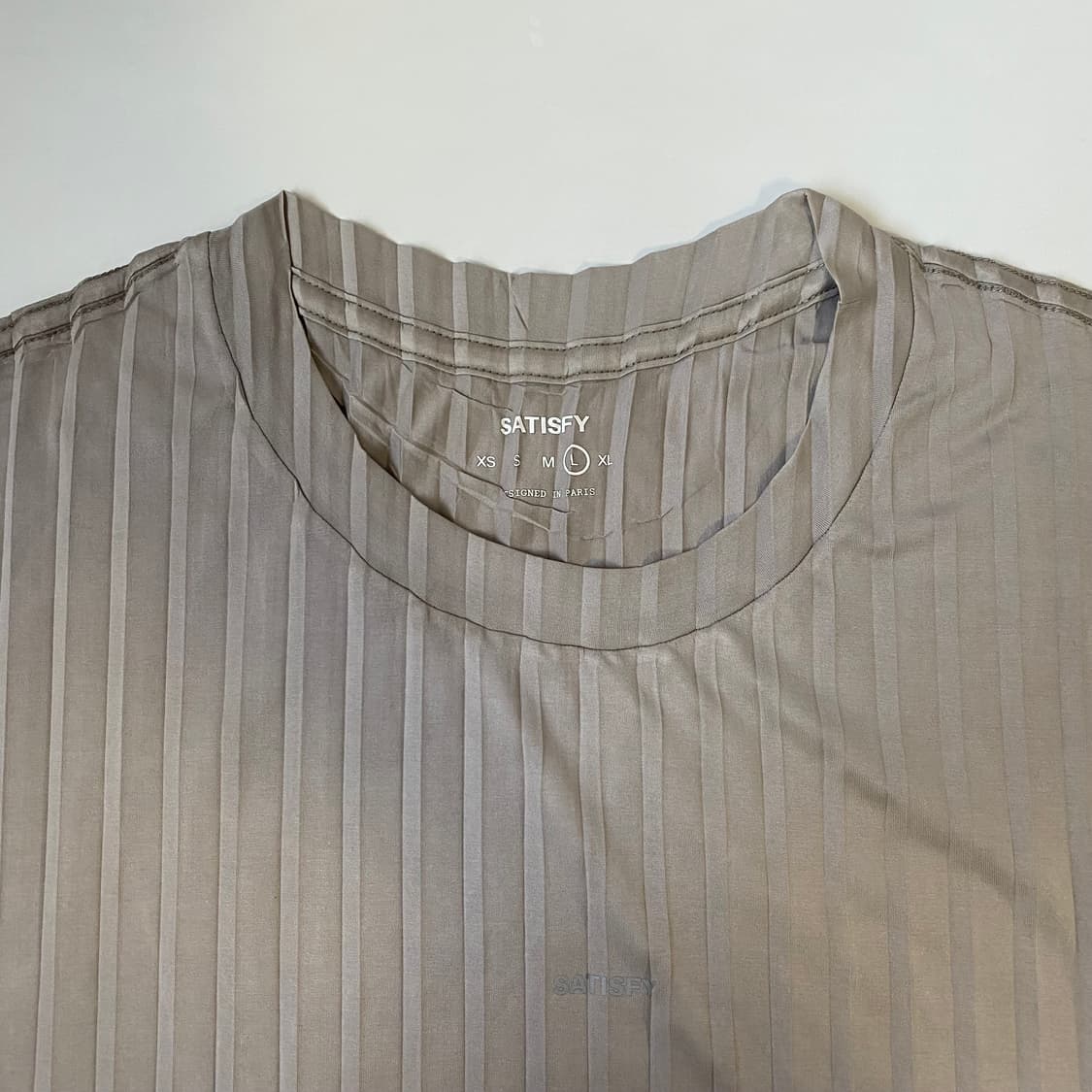 [L] 새티스파이 아우라라이트 플리츠 티셔츠 미네랄 듄 상품이미지3