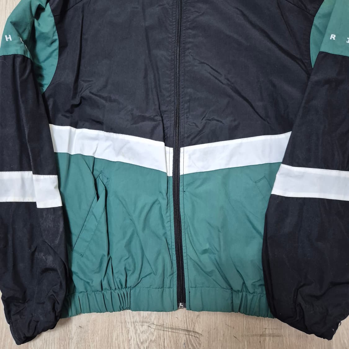 어텐션 올드스쿨 로고 바람막이 집업자켓 상품이미지3