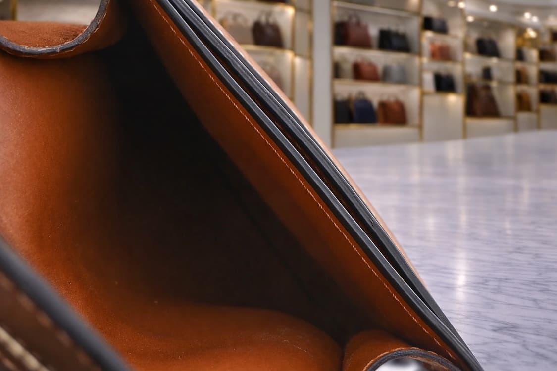 [S급] 셀린느 트리옹프 캔버스 & 램스킨 플랩 폰 파우치 판매합니다!! 상품이미지4