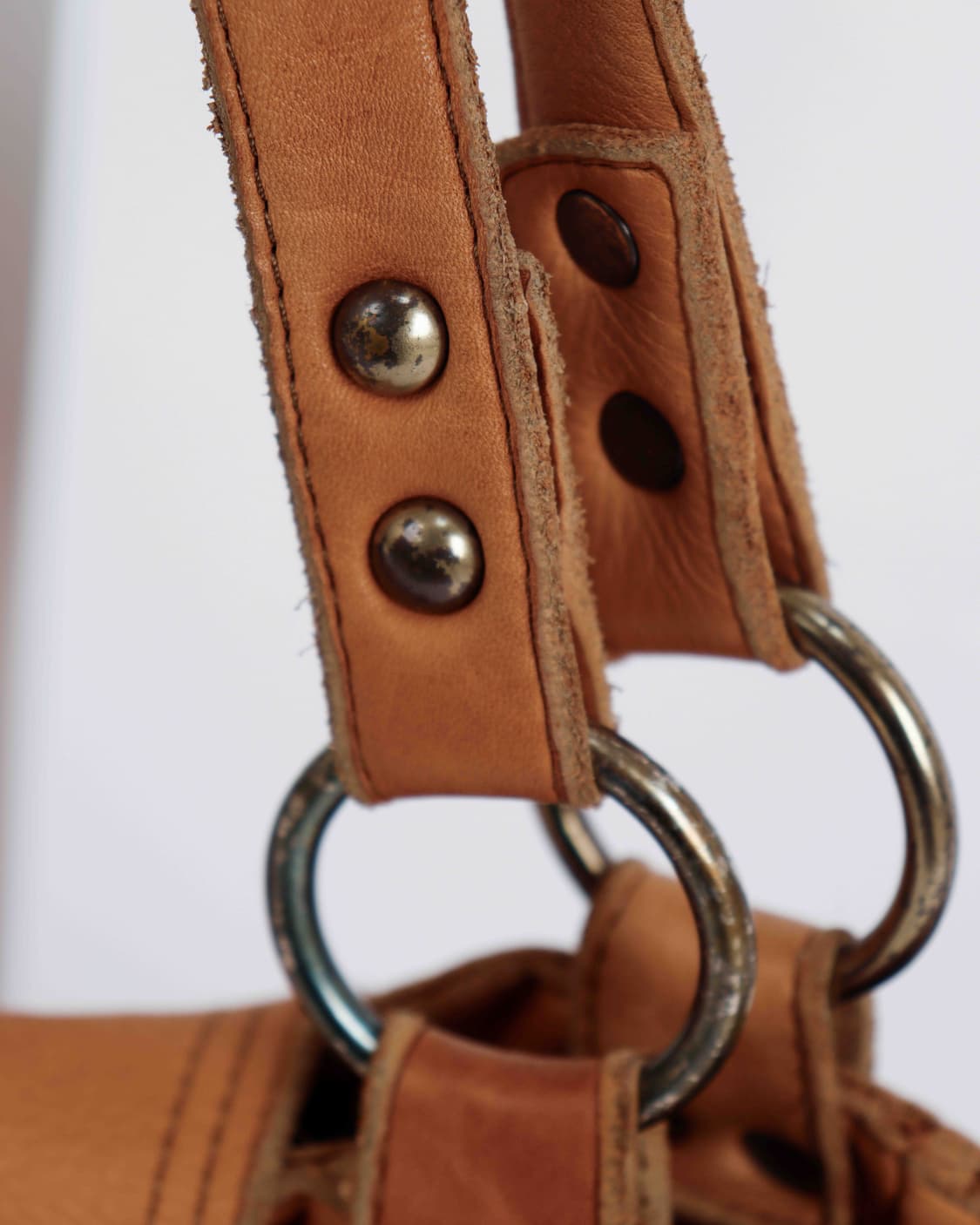 [ONE'S HEART] 카멜 레더 링 스트랩 숄더백 상품이미지6