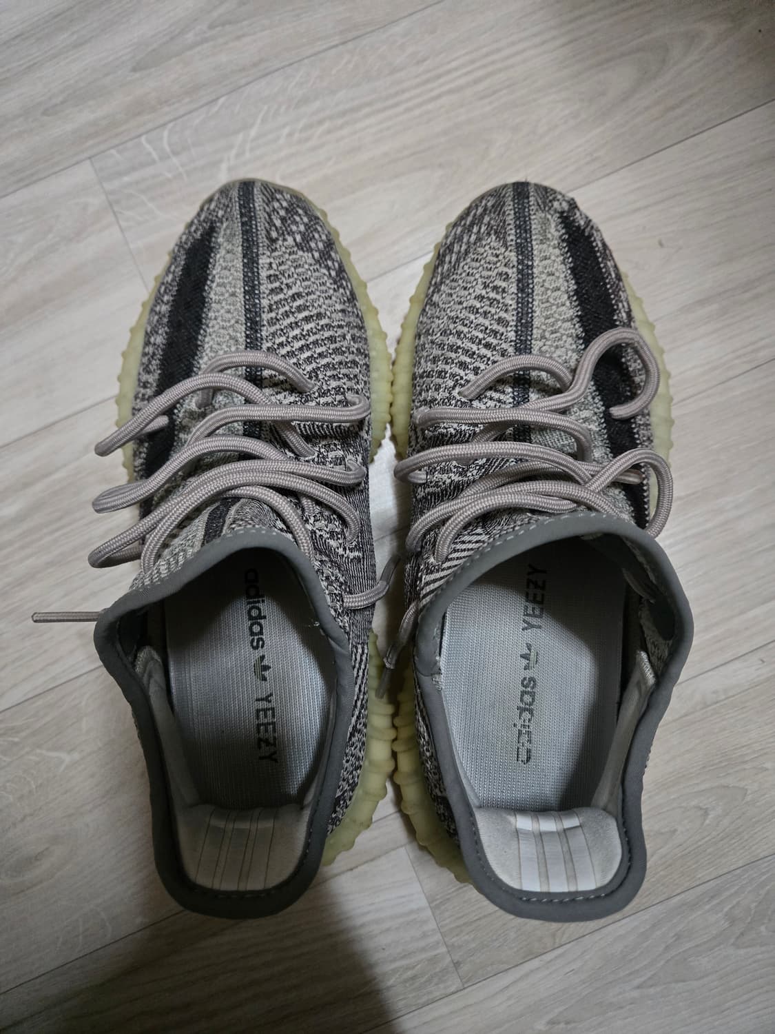 이지부스트 350 시온 상품이미지1