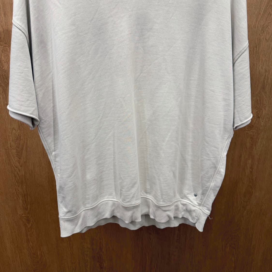 올세인츠 라운드넥 반팔 맨투맨 드롭 숄더 메탈 로고 스터드 루즈핏 베이지 상품이미지4