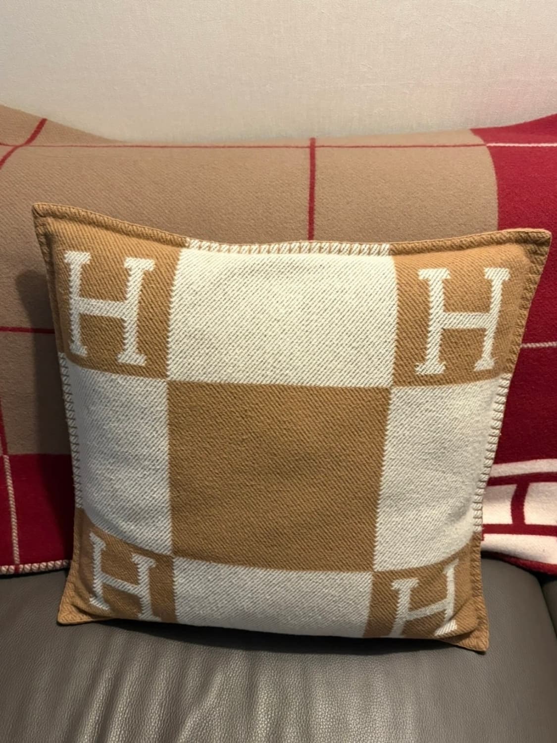 에르메스 아발론 스몰 쿠션 울 캐시미어 에크류 까멜 상품이미지1