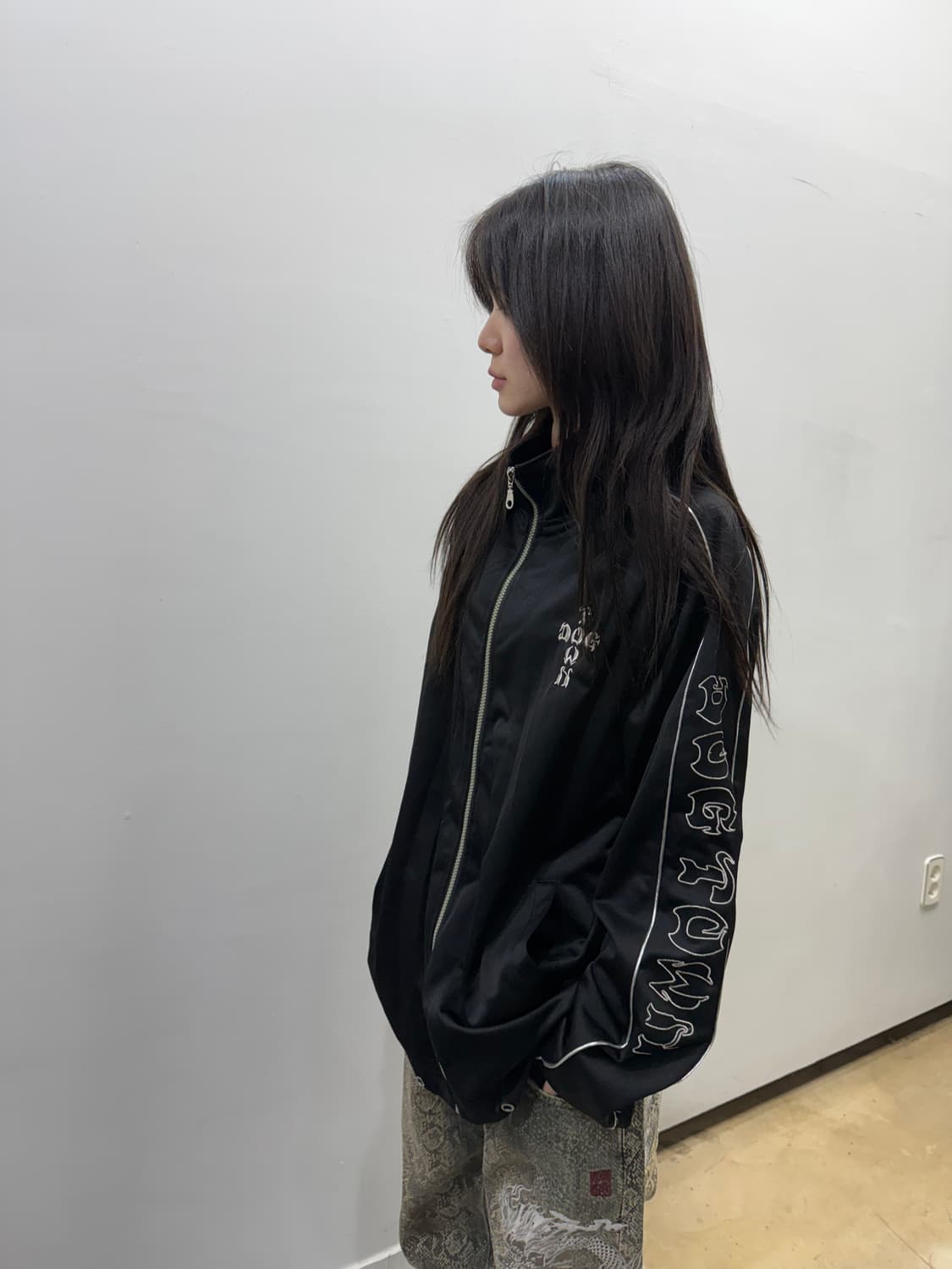 도그타운 오버핏 블랙 드래곤 자수 져지 상품이미지4