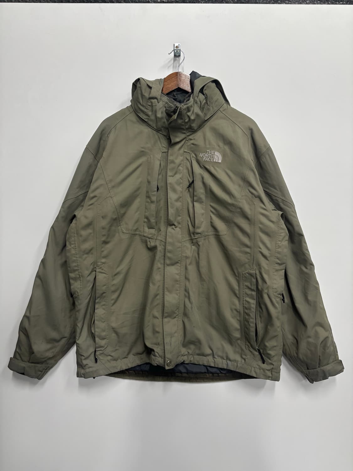 노스페이스 카키 바람막이 상품이미지1