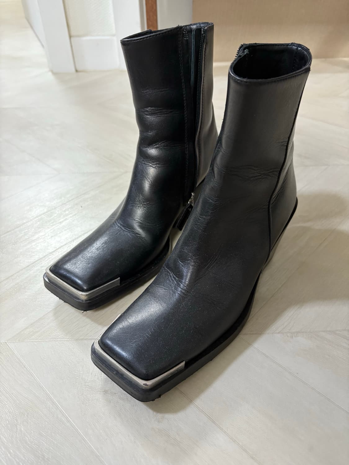 아크네스튜디오 스퀘어토 앵클 부츠 36 / 240 상품이미지1