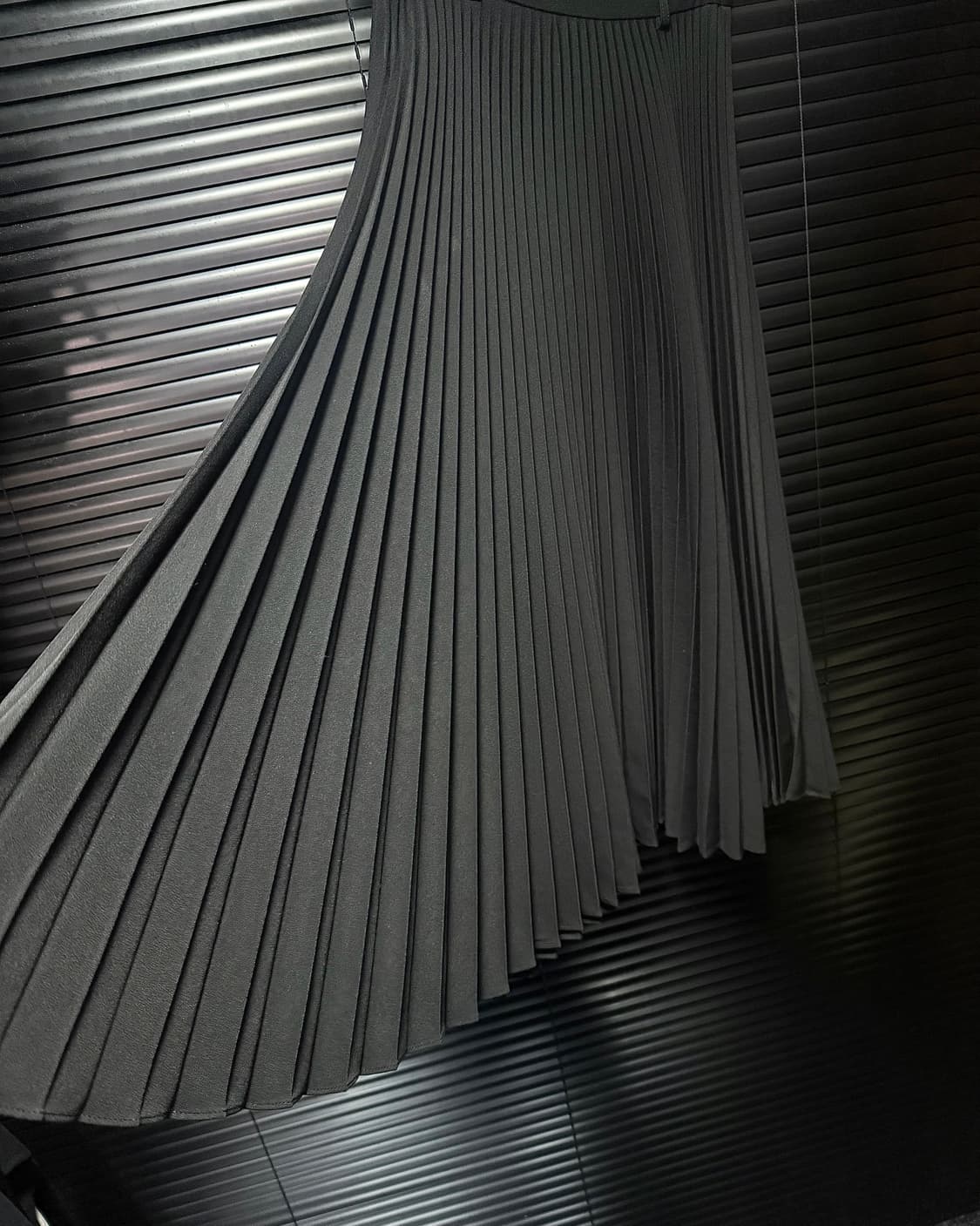 자라 플리츠 주름 롱 스커트 치마 24 xs 블랙 겨울 아코디언 하객룩 상품이미지4