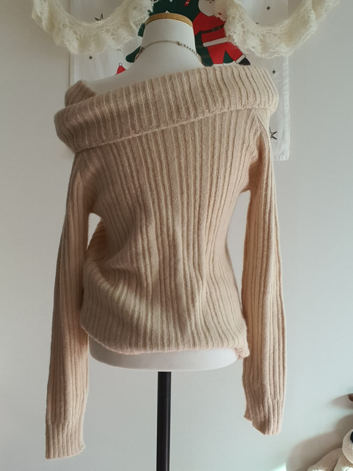 [빈티지] 오프숄더 니트 셔츠 베이지 상품이미지3