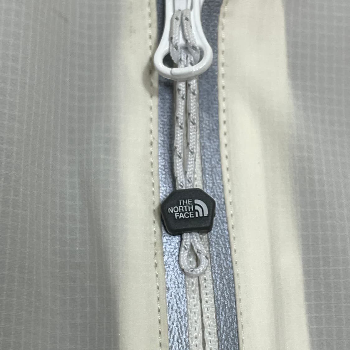 노스페이스 화이트 경량 바람막이 자켓 여성S 상품이미지4