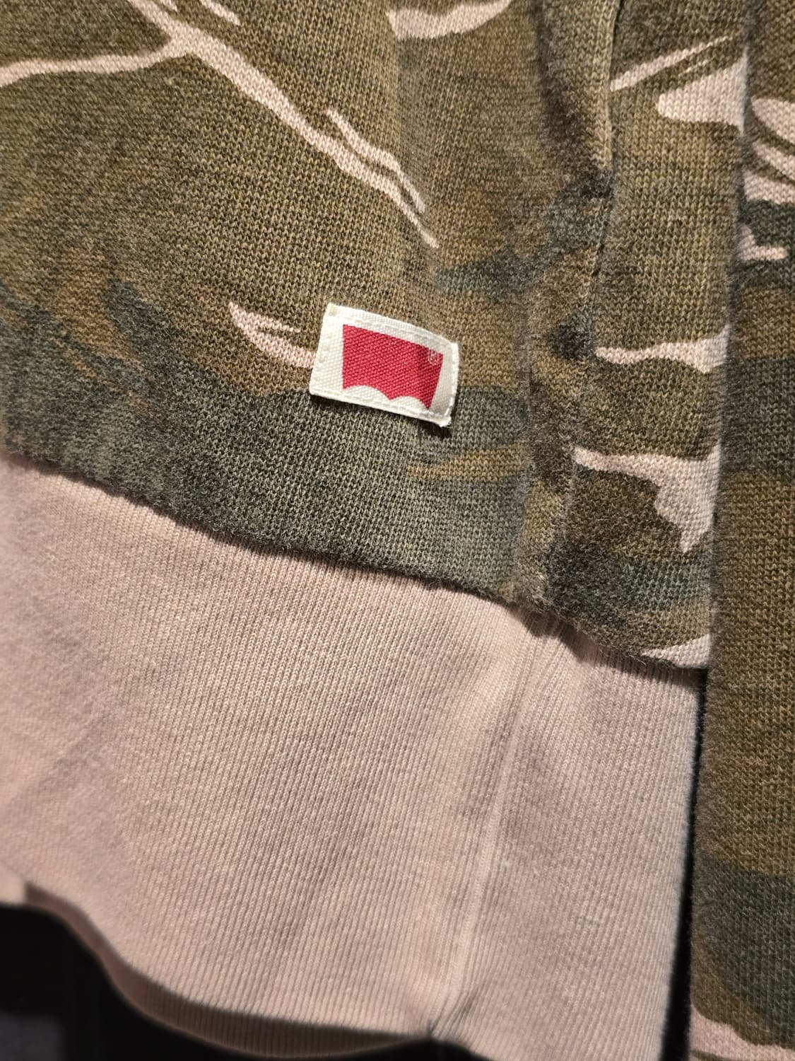 Camouflage Raglan Sleeve Sweatshirt 상품이미지3