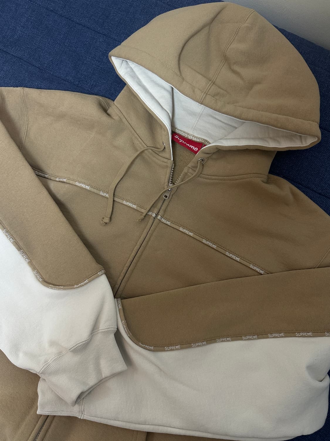 25fw 슈프림 파이핑 집업 후드 다크 탄 새상품 L 상품이미지1