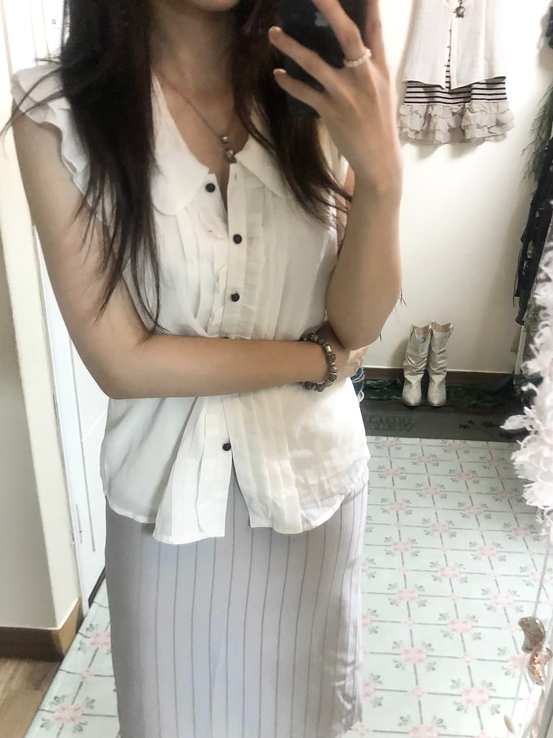 화이트 프릴 블라우스 공겜깔 상품이미지2