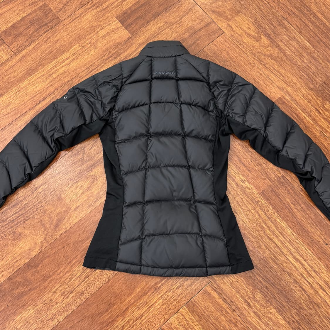 여성용 S MAMMUT 마무트 퍼텍스 블랙 경량 패딩 자켓  상품이미지2