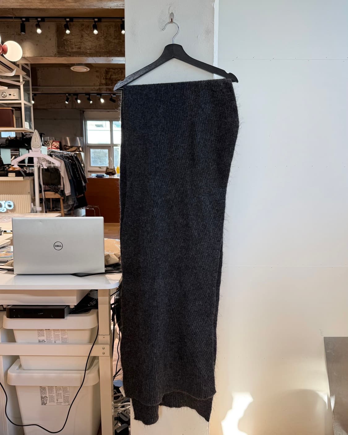 아크네 스튜디오 차콜 모헤어 울 머플러 상품이미지5