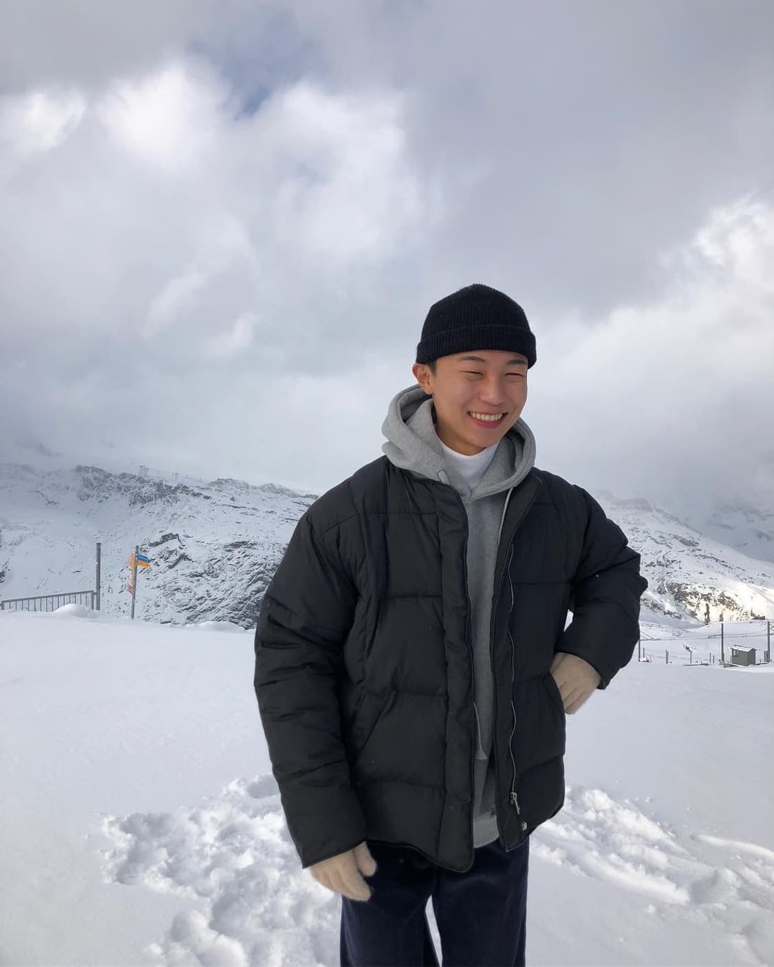 유루이 노카라 라운드넥 패딩 블랙 색상 (수수료 무료) 상품이미지1