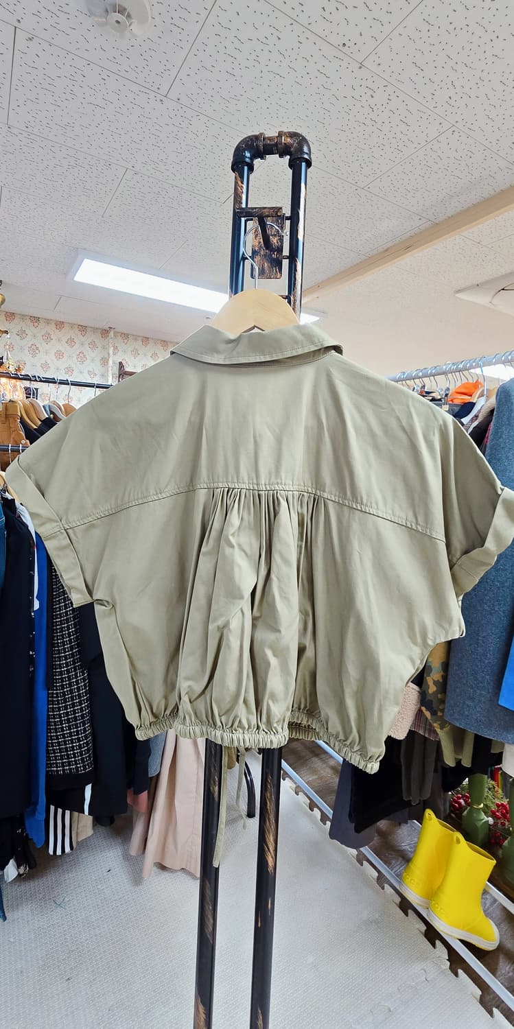 M / 새상품) MNG 망고 카키 크롭 셔츠 블라우스 (스트링 디테일) 상품이미지2