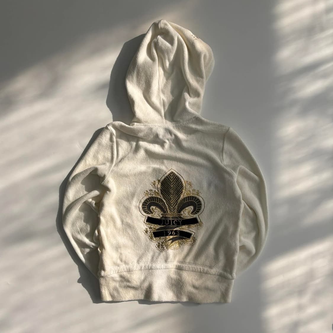 쥬시꾸뛰르 y2k 여리핏 화이트 벨루어 벨벳 걸즈 후드집업 희귀져지 상품이미지3