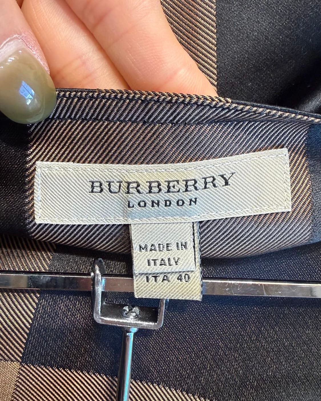 버버리 블랙 체크 쿠프로 미디스커트  상품이미지8