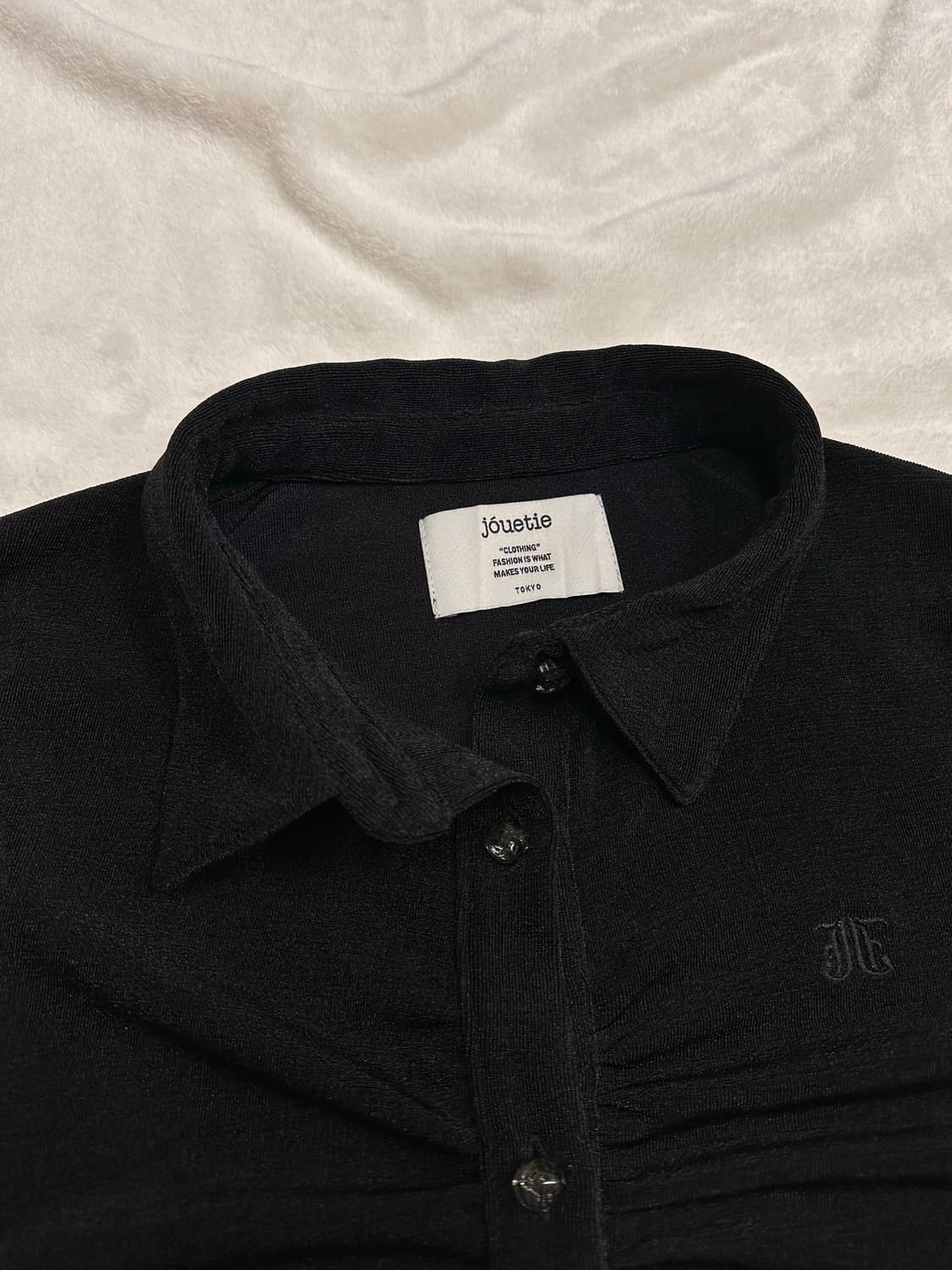 (M)JOUETIE 셔링 실키 크롭 셔츠 블랙 상품이미지2