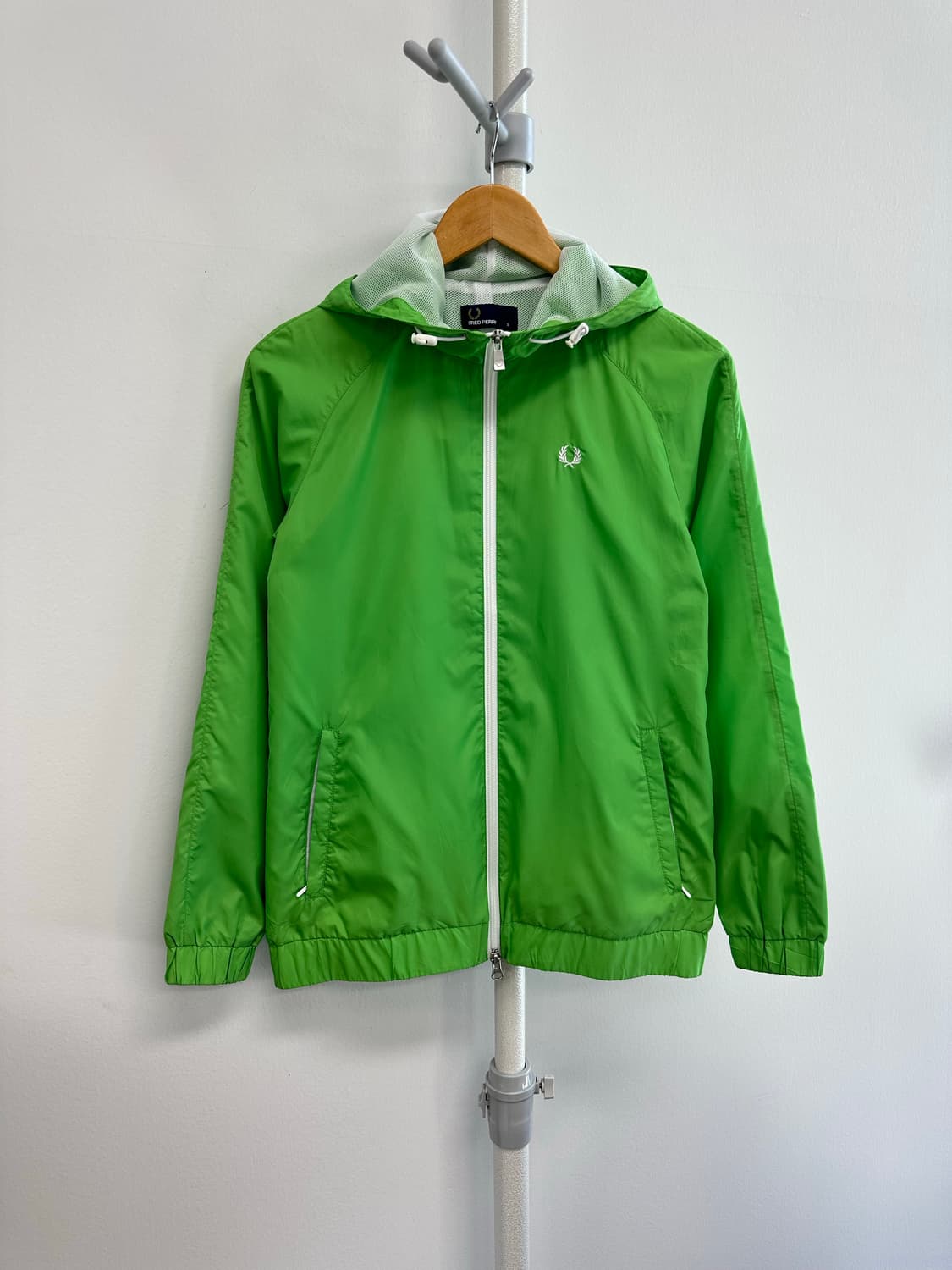 프레드페리 로고 바람막이 상품이미지1