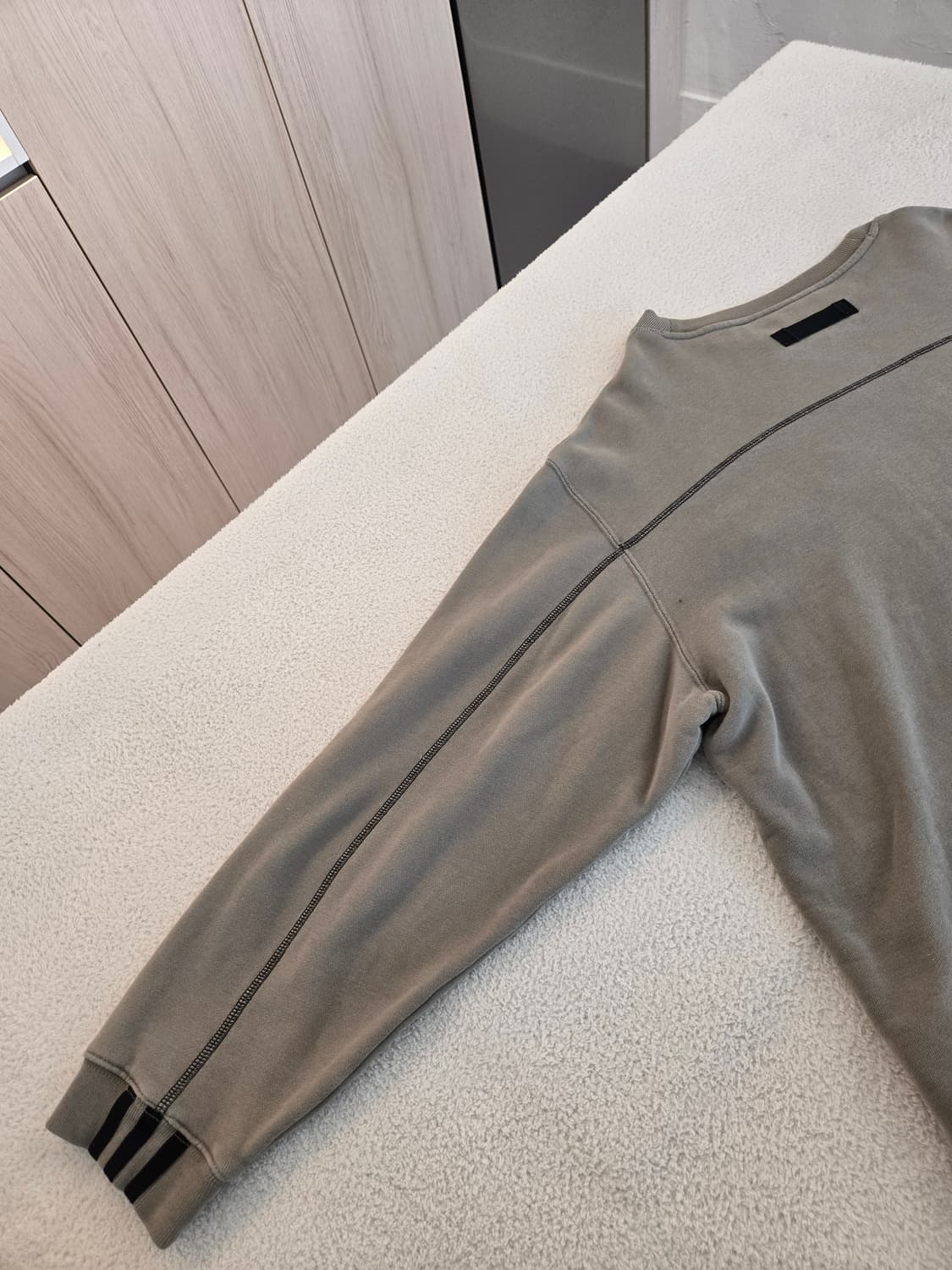 아디다스 크롭한 밀리터리 포켓 맨투맨 티셔츠 M 상품이미지8