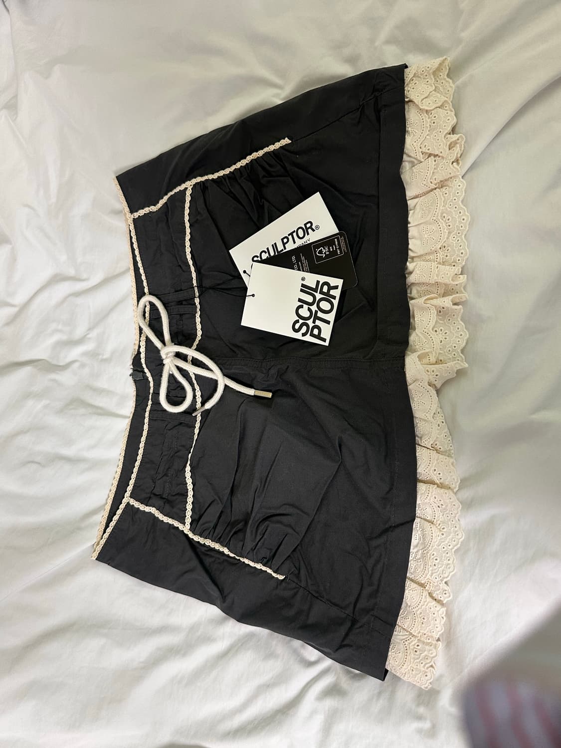 스컬프터 레이스 로우라이즈 미니스커트 차콜 새상품 상품이미지1