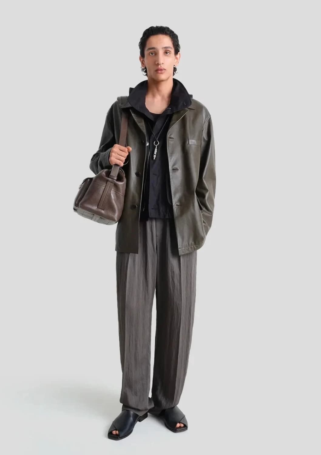 르메르 25ss 릴랙스드 레더 자켓 머쉬룸 / S 상품이미지3