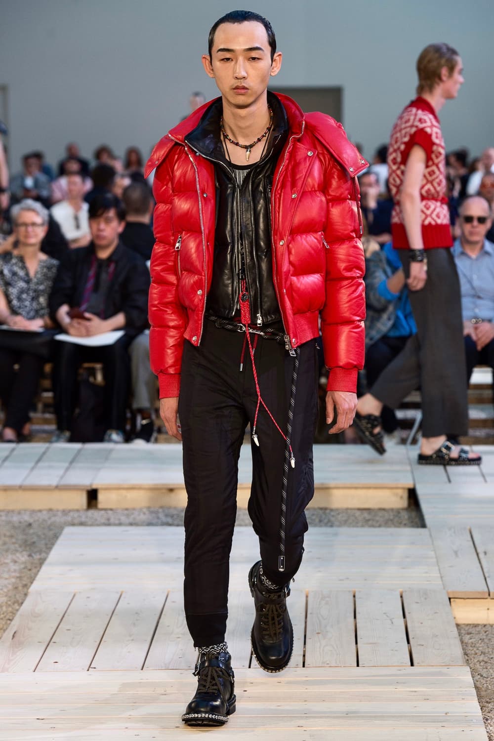 알렉산더 맥퀸 가죽 패딩 상품이미지1